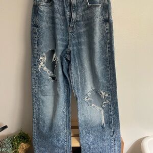 American Eagle Outfitters Light Blue Ripped Relaxed Jeans